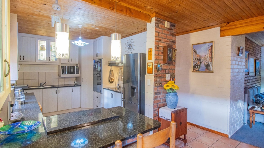 5 Bedroom Property for Sale in Sandbaai Western Cape